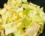 レトルト餃子●キャベツで蒸し焼き餃子作り方2写真