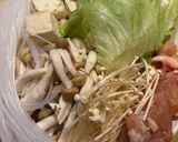 鶏レタスときのこのピリ辛中華風スープ作り方1写真