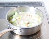 トロトロな【ハヤトウリとベーコンのコンソメ煮】作り方5写真