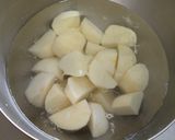 ひき肉とじゃがいもの煮物作り方1写真