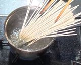 乾麺と鶏皮で焼きうどん作り方1写真