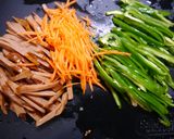 レンジで簡単！青椒肉絲　焼豚リメイク作り方1写真
