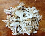 ピーマンと カニカマ 舞茸の 中華スープ作り方1写真
