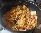 カット野菜とソーセージの醤油焼きそば作り方6写真