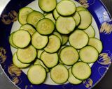 簡単♬ ズッキーニと カニカマの 酢の物作り方3写真