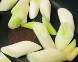 鶏肉と長ネギのめんつゆみりんしょう油炒め作り方1写真