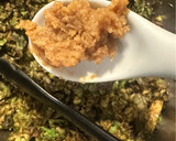 蕗のとうの油で炒めるコクあり蕗味噌！作り方2写真