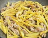 🥔 豚肉とじゃがいもの甘辛ガーリック炒め作り方7写真