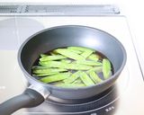 旨味ある【絹さやと干し椎茸の卵とじ】作り方2写真