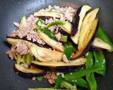 簡単夕飯ワンパン!ピーマンとなすの肉味噌炒め弁当作り方8写真