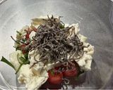 旨味！モッツァレラチーズとトマトの塩昆布和え作り方3写真