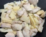 たけのこと鶏肉煮込み作り方1写真