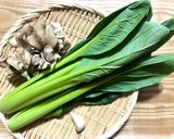 簡単⭐︎ 小松菜ときのこのにんにく炒め作り方1写真