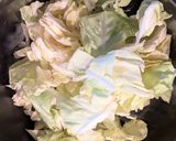 花粉症対策 キャベツ×鮭缶の整えみそ汁作り方1写真