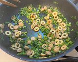 大根葉とちくわ、ソーセージのソテー。作り方4写真