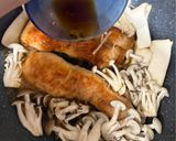 ワンパンで簡単！生鮭とキノコの甘めな照り焼き作り方7写真