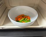にんにくの芽と人参と豚肉のキムチ炒め＆厚揚げ作り方3写真
