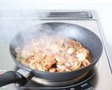 丼にも【豚トロと玉ねぎの甘醤油炒め】作り方4写真