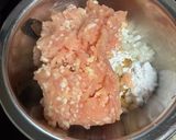 絶品！鶏ひき肉の大葉包みハンバーグ作り方1写真
