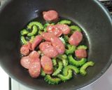 簡単☆ゴーヤとフランクフルトのオムレツ作り方9写真