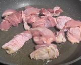 今夜の夕飯に是非❤️鶏もも肉味噌トマト炒め作り方1写真