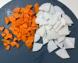【簡単副菜】白だしできのこと茄子と大根の炒め煮作り方1写真