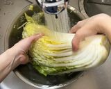 旨味凝縮！塩揉み白菜のワンパン和風パスタ作り方4写真