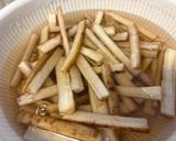 豚肉とゴボウとニンジンの甘酢炒め。作り方2写真