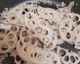 れんこんとひき肉の炒め作り方3写真