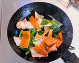 豚バラ肉と小松菜メンマのラー油炒め作り方3写真