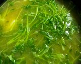 【簡単】豆苗と豆腐のかき玉お味噌汁作り方3写真