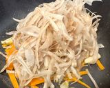 ランチやお弁当に。きんぴらごぼうとにんじん炒飯作り方2写真