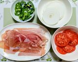 簡単ランチ！新玉ねぎ生ハムのピザトースト作り方1写真