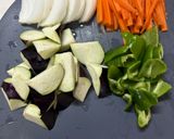 【簡単晩飯】ナスとピーマンの旨辛挽肉炒め作り方1写真