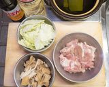 鶏肉とキャベツと舞茸の水炊き作り方1写真