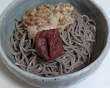 簡単お昼に納豆と梅干しの冷たい蕎麦作り方3写真