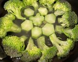 中華だしで茹でるブロッコリーサラダ作り方3写真