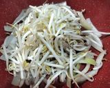 豚こま切れ肉とモヤシのオイスターソース炒め作り方4写真