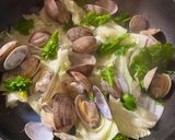 春キャベツと菜の花のワンパンあさり蒸し作り方3写真
