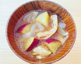 サツマイモのお味噌汁　炒め玉ねぎ出汁作り方4写真