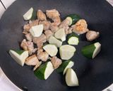 鶏もも肉とズッキーニのオイスター炒め作り方5写真