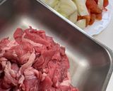 トマトの酸味とチーズのコクが効いた牛肉玉葱煮作り方1写真