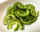 夏バテ気味の体に！鶏レバーとゴーヤの炒め作り方2写真