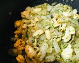 炒めし●鶏かわ＆玉ねぎの炒めし作り方2写真
