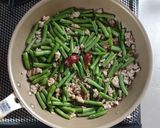 いんげんと豚ひき肉のやみつき旨辛炒め。作り方5写真