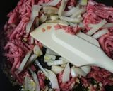 中華麺で生パスタ！豚ひき肉と赤パプリカ作り方3写真