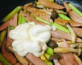 魚肉ソーセージとアスパラガスのマヨ炒め作り方2写真