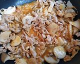 節約簡単夕飯！エリンギと豚こまで味噌豚キムチ！丼作り方6写真