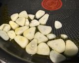 お腹喜ぶ！三種のきのこのペペロン炒め♬作り方2写真