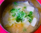 仕上げにかいわれ大根入れるだけお味噌汁作り方1写真
